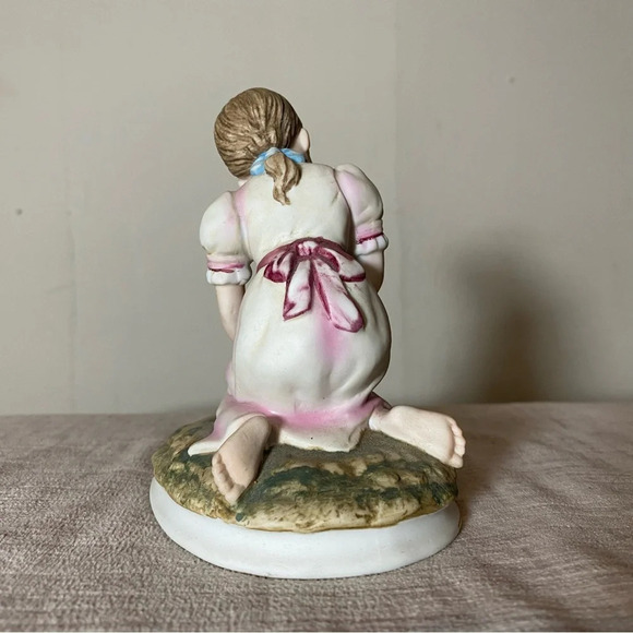 Kelvin Fine China Hand Painted Vintage Collectible Girl and Cat Figurine B-855 - Picture 3 of 5